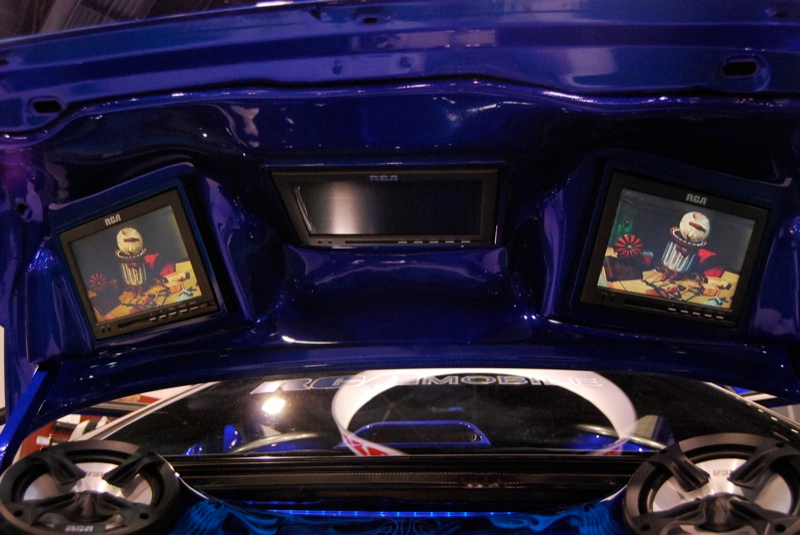 Illustration for article titled What's the Worst Place in a Car to Put an LCD? We Report, You Decide